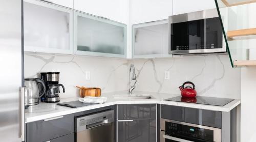 75-4C New Duplex 3BR W D Elevator Walk to C park in New York, USA