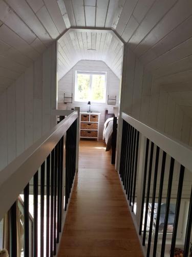 Cozy Cabin, 2 min to the HWY1 in Tappen (BC)