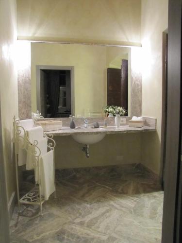 Deluxe Suite image 5