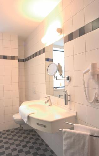 Stadthotel Crailsheim Stadthotel Crailsheim is perfectly located for both business and leisure guests in Crailsheim. Featuring a satisfying list of amenities, guests will find their stay at the property a comfortable one. 