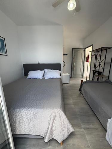 1 double bed, 1 twin bed