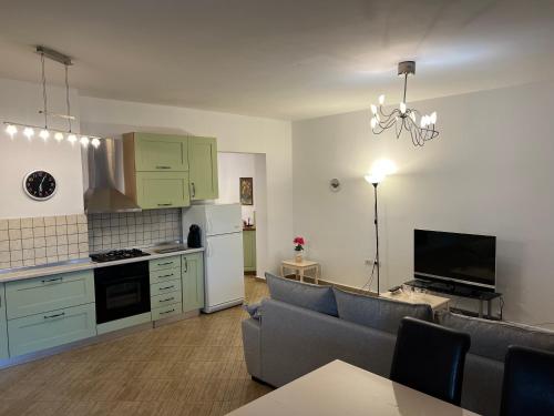 Elin's View Stylish Central Apartment with Panoramic Terrace, Tirana