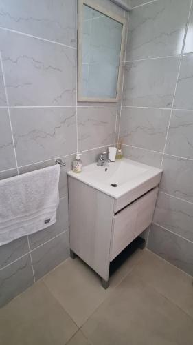 One-Bedroom House image 4
