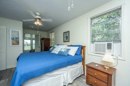 Scenic Folly Retreat by Sweet Escape Stays in Folly Beach, USA