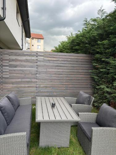 Kert, Luminia Gold Bradet in Zilah