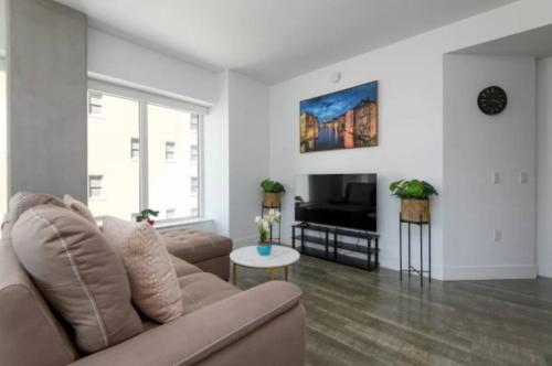 Snazzy 3 Bedroom High Rise with Pool, Hot Tub and Rooftop Deck, Los Angeles (fotografie 3)