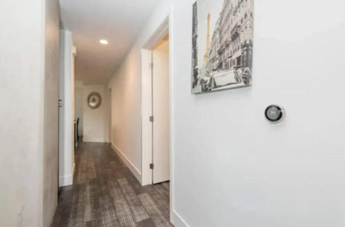 Snazzy 3 Bedroom High Rise with Pool, Hot Tub and Rooftop Deck, Los Angeles (fotografie 10)