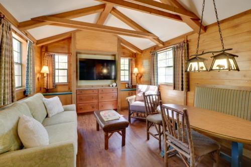 . Fire Pit + Lake Access: Cabin Retreat in Heflin