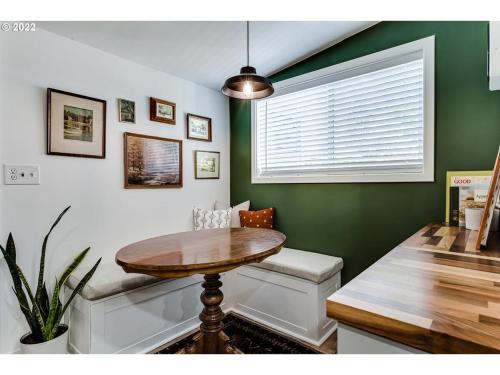 廚房, Charming 2 bedroom house 1 mile from U of O in 尤金市中心