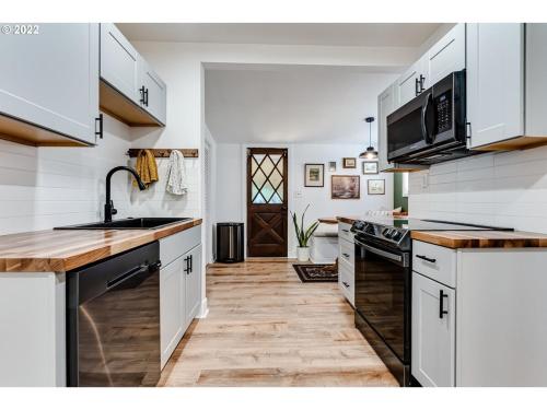 Charming 2 bedroom house 1 mile from U of O in 尤金市中心