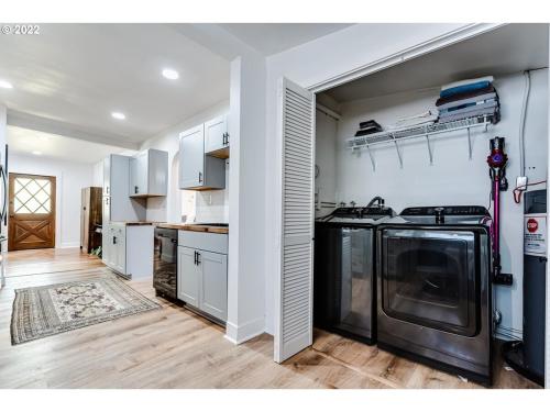 Charming 2 bedroom house 1 mile from U of O in 尤金市中心