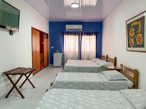 1 double bed, 4 twin beds