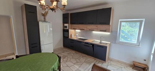 Apartments by the sea Mirca Brac - 5655 - image 2