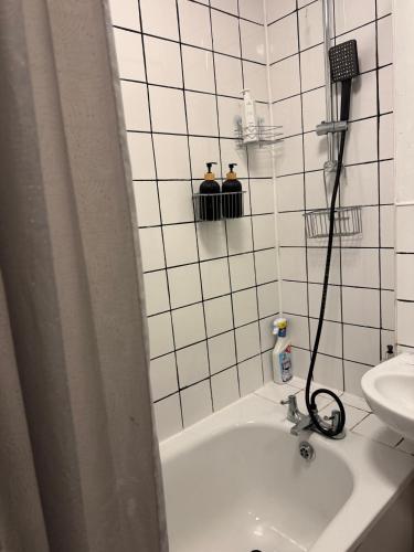 Cozy Central 1 Min to Tube in موفات