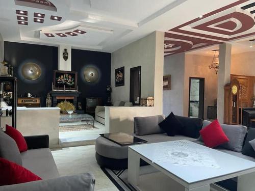 Exclusive Villa Privée 5 Chambres Route de L Ourika - image 9