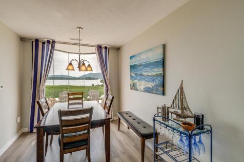 Resort Condo on Smith Mtn Lake Linens Included! in Moneta, USA