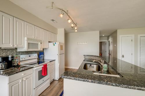 Resort Condo with Pool Access on Smith Mountain Lake - image 2