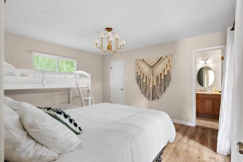 Swim at Barton, Sleeps 14 near Zilker, Downtown, Austin (foto 3)
