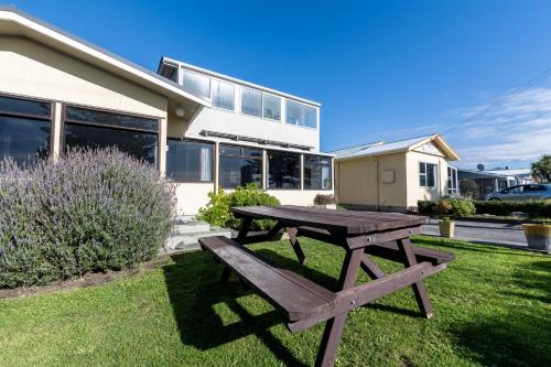 Waterfront, Great Views, Affordable, Unit 3 - KK61643, Kaikoura