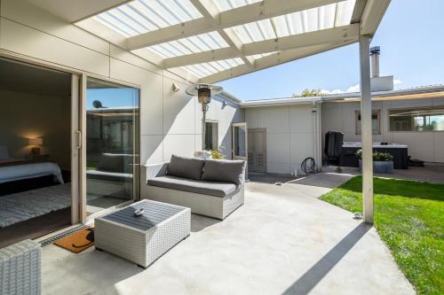 Paradise on Campbell in มาร์ตินโบรช์