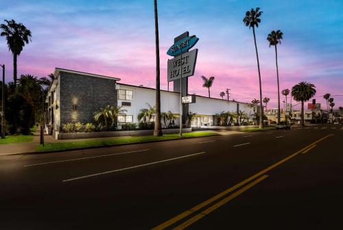 Sunset West Hotel, SureStay Collection By Best Western in Los Angeles, USA