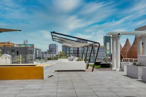 Modern Hollywood Walk of Fame Apts- Free Parking, 360 Rooftop, Pool, Gym- Centrally located, Los Angeles (Foto 11)