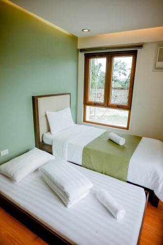 2 twin beds