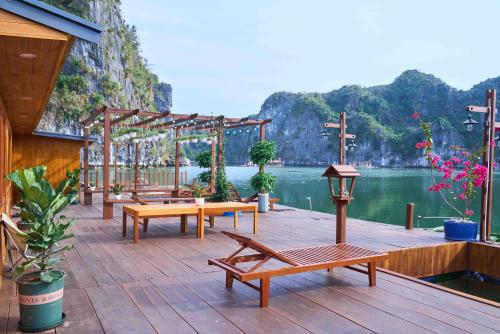 Lan Ha Floating Homestay in Ben Beo