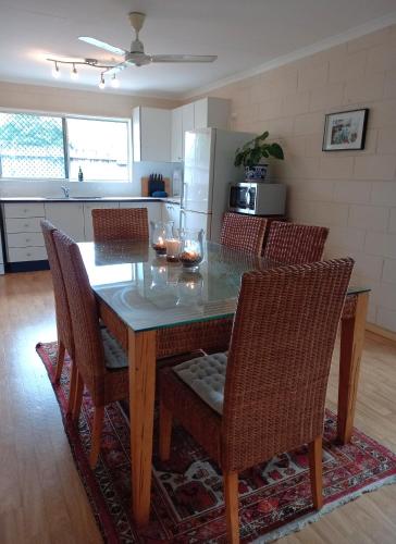 J & Ella's Holiday House - 2 Bedroom, 2 Bathroom Home in 쿡타운