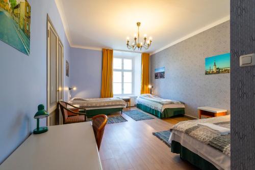 Triple Room with Shared Bathroom image 7