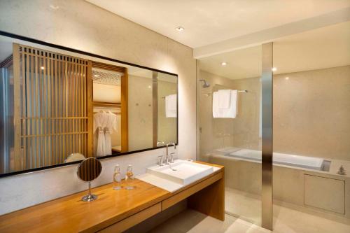 Grand Deluxe Double Room image 10