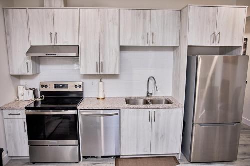 Kitchen, Brand-new three bedroom guest suite in the desirable neighbourhood in Prince George (BC)