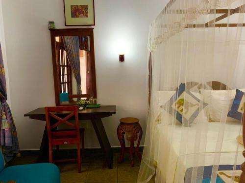 Standard Double Room with Balcony Garden View image 4