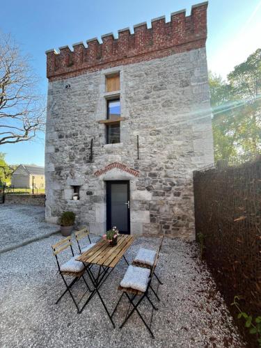 Tour de château à Barbençon gîte à louer Bon Air