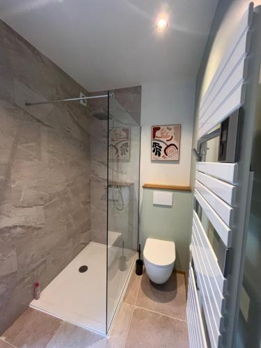 Tour de château à Barbençon (Tour de chateau a Barbencon) in Beaumont