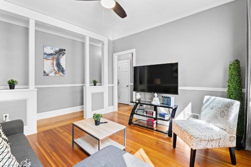 Spacious apartments near Ashmont - Evonify Stays thumb 4