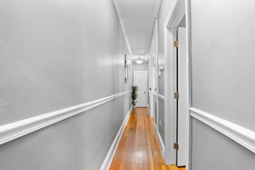 Spacious apartments near Ashmont - Evonify Stays detail