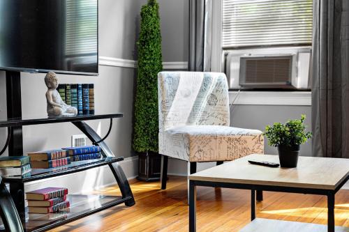 Spacious apartments near Ashmont - Evonify Stays detail