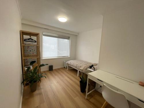 Melbourne room I Near Gardiner Train station Tram 72 I 15 Min to CBD in Toorak