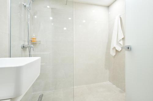 Twin Room image 8