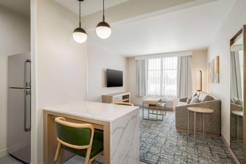 Queen Suite with Two Queen Beds - Hearing Accessible