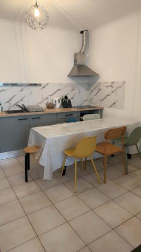 6 couchages Agde proche de tous near Restaurant Les Terribles
