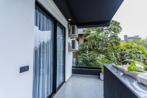 BedChambers Serviced Apartments, Golf Course Road, Gurgaon