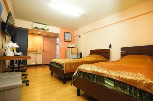 room detail thumbnail 1