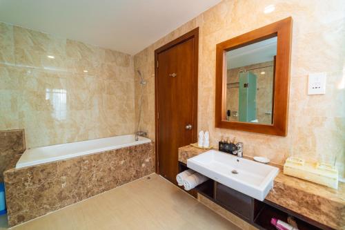 Suite with Balcony image 8