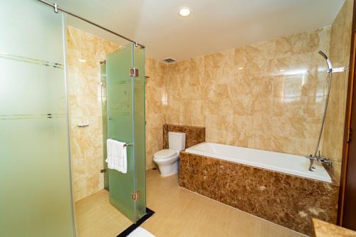 Suite with City View image 8