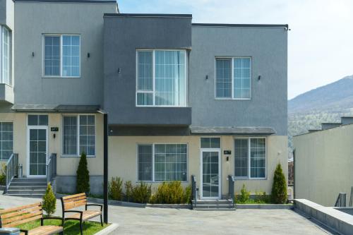 2 bedrooms, 3 beds
