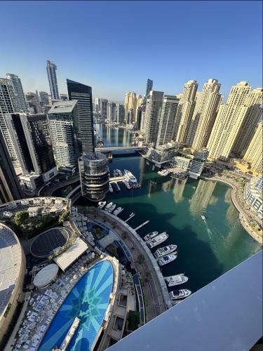 Studio on the 30th Floor with Stunning Marina View - image 12