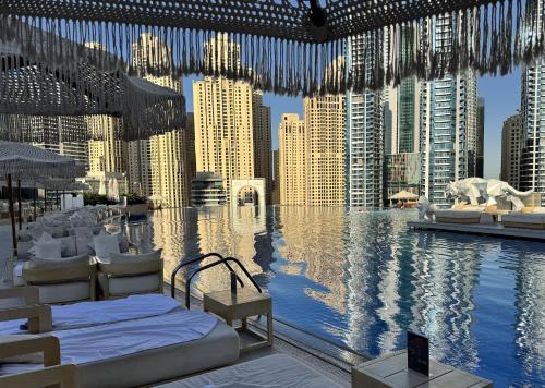 Studio on the 30th Floor with Stunning Marina View - image 13