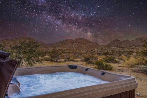 Free Heated Poolsecludedwildlife5min To Jtnp in Joshua Tree, USA